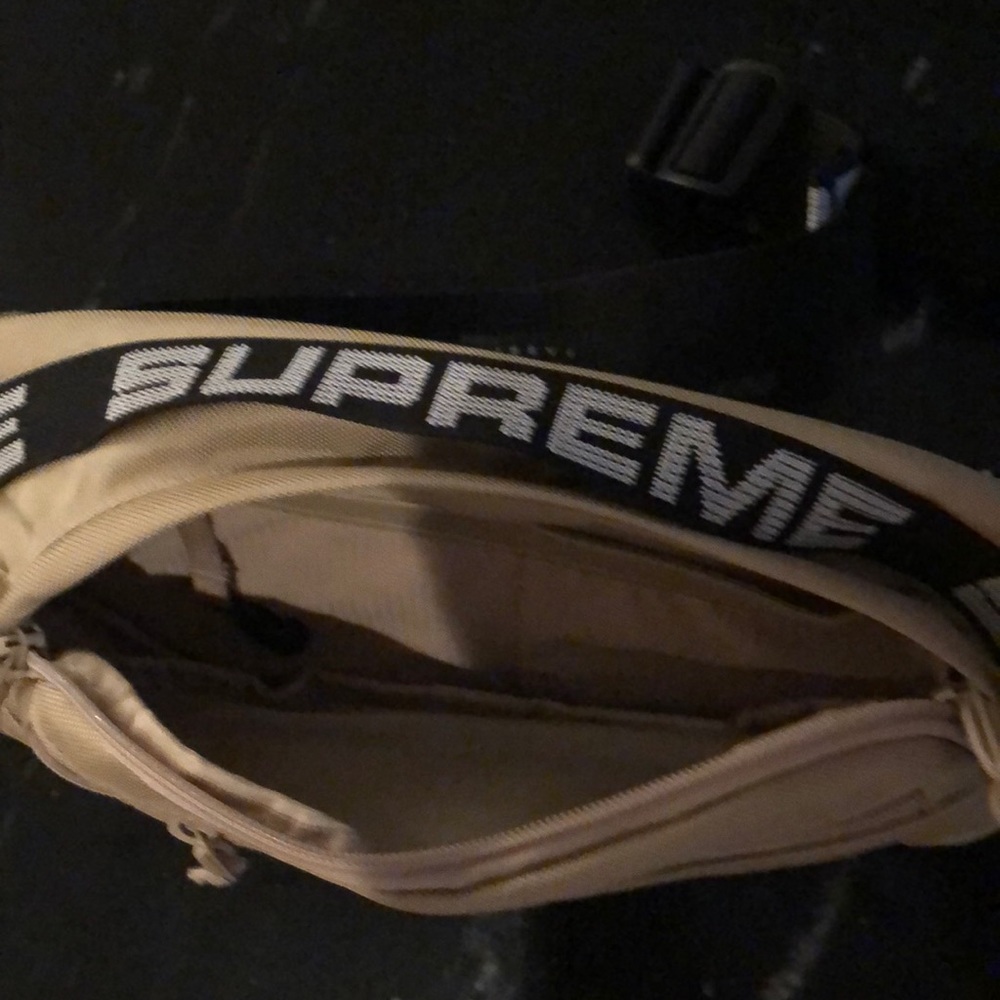 Supreme Fanny Pack - Picture 3 of 3